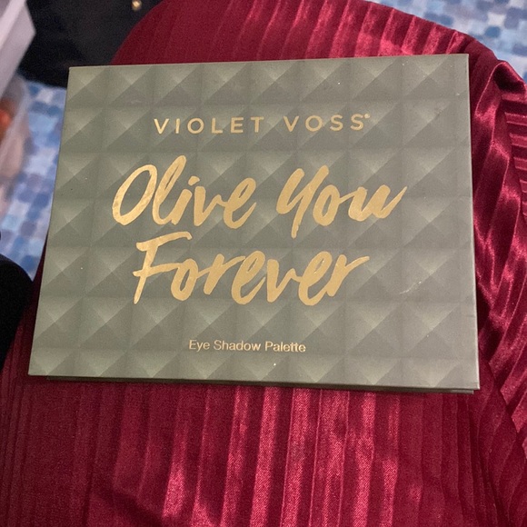 Like NEW Violet Voss eyeshadow palette - Picture 2 of 2